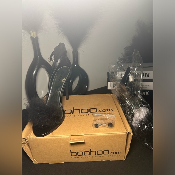 New in Box Black FUR Open Toe Heels - Picture 6 of 9